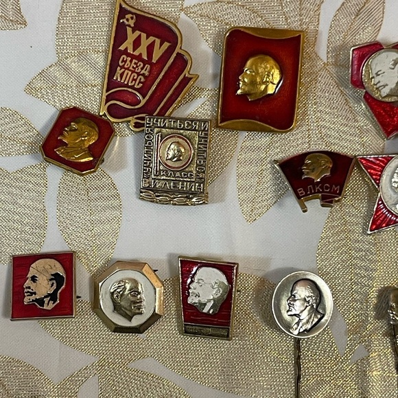 Set of 38 pins badges Lenin Komsomol Communist party  awards USSR - Picture 5 of 7